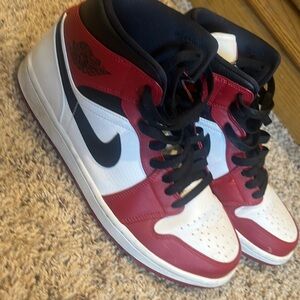 Jordan 1 mid